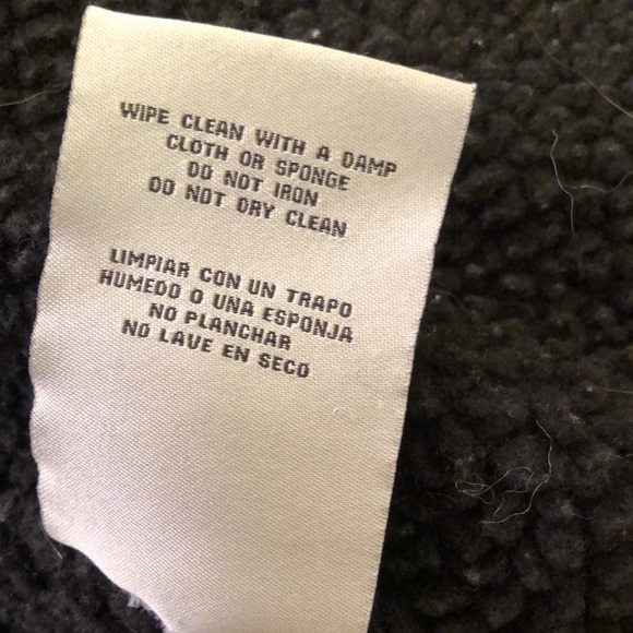 Levi’s black faux hooded Sherpa trucker jacket.  Size L - Picture 9 of 10